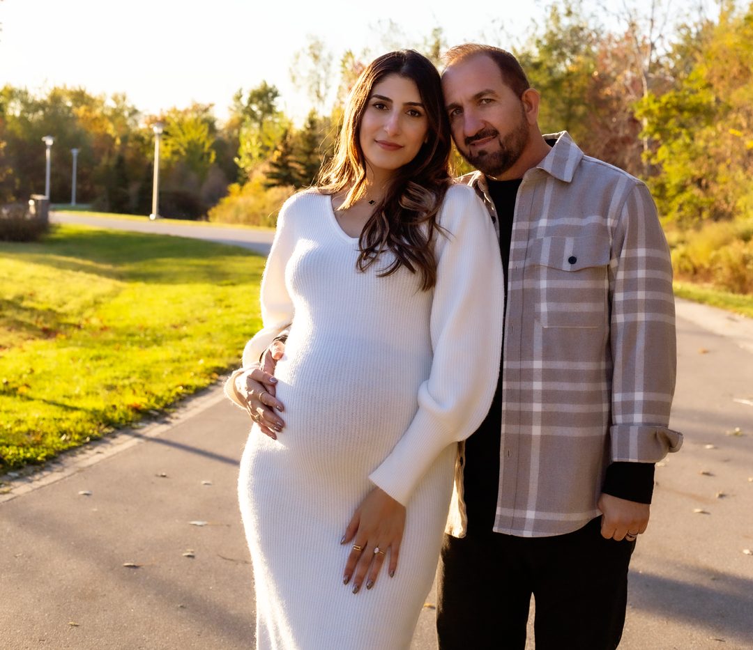 Maternity couple walking session
